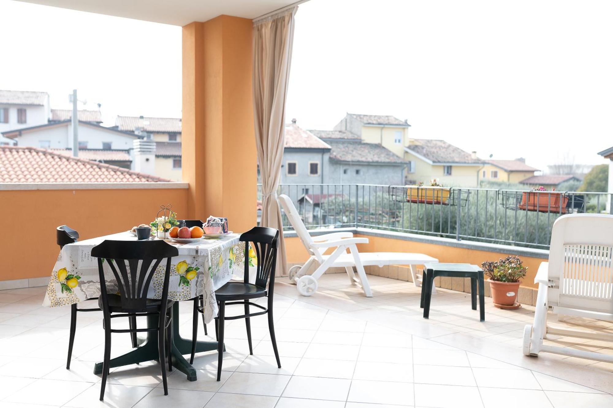 Terrazza Baciata Dal Sole Apartment Лацизе Екстериор снимка