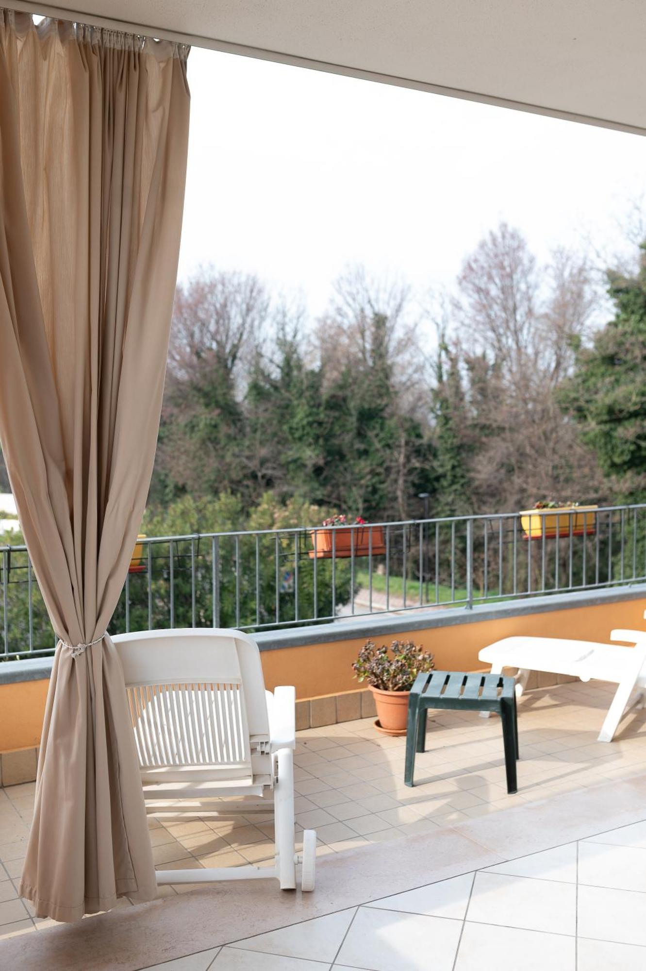 Terrazza Baciata Dal Sole Apartment Лацизе Екстериор снимка